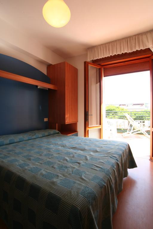 Hotel Midi ลิโดดิเยโซโล ห้อง รูปภาพ
