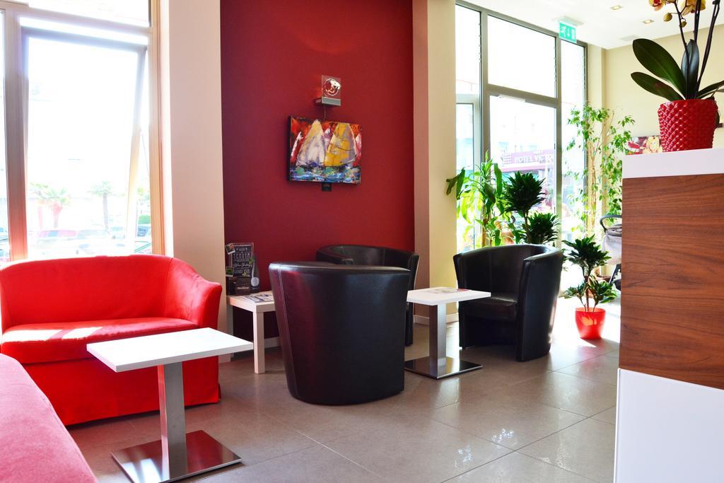 Hotel Midi ลิโดดิเยโซโล ภายนอก รูปภาพ