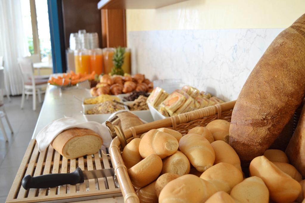 Hotel Midi ลิโดดิเยโซโล ภายนอก รูปภาพ