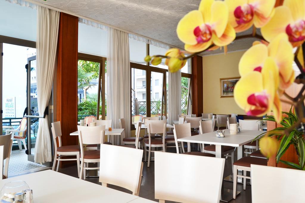 Hotel Midi ลิโดดิเยโซโล ภายนอก รูปภาพ