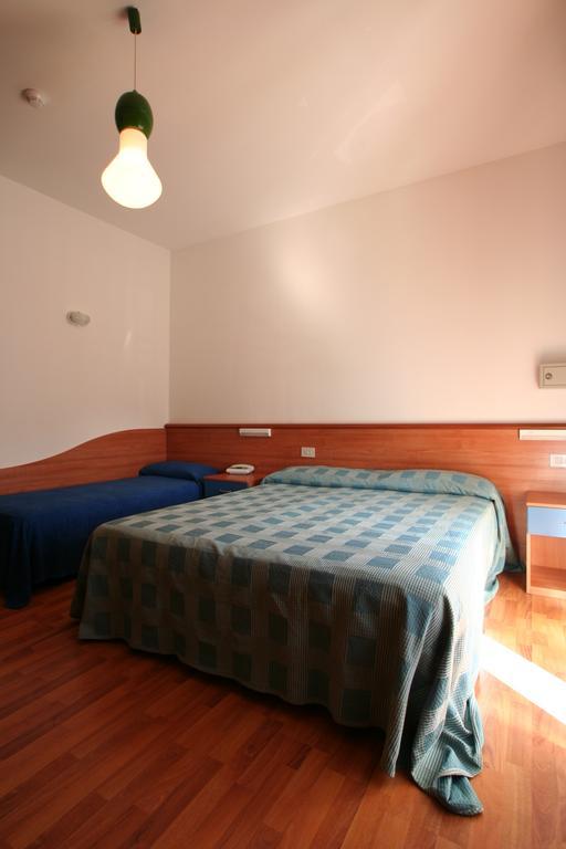 Hotel Midi ลิโดดิเยโซโล ภายนอก รูปภาพ